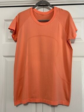 Lululemon Swiftly Tech Short Sleeve 2.0 Shirt Hip Length in Orange Size 14 EUC